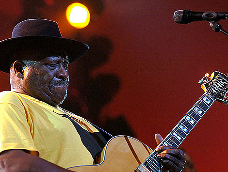 Henry St. Claire Fredericks, also known as Taj Mahal. Photo AP/Keystone/Sigi Tischler.