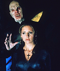 A potential pain in the neck: Buffy (Sarah Michelle Gellar) meets The Master (Mark Metcalf) in Buffy the Vampire Slayer. (CP Photo/The WB/R. Cartwright)