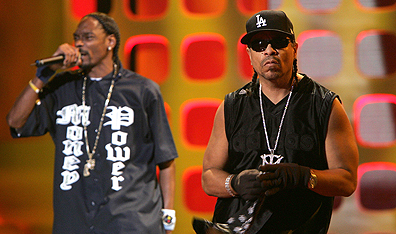 Ice-T (right) performs with Snoop Dogg in Las Vegas, Nevada in 2003. (Getty Images/Carlo Allegri)