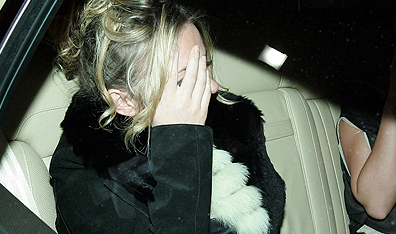Why doesn't this car have tinted windows?: Geri Halliwell, ambushed by photographers. Photo Sean Gallup. Getty Images.