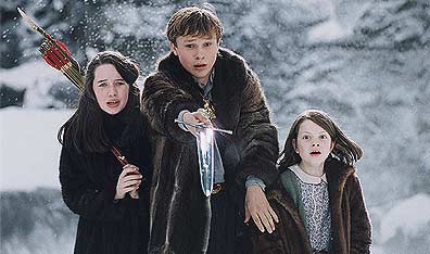 Bravehearts: Susan (Anna Popplewell), Peter (William Moseley) and Lucy (Georgie Henley) in The Chronicles of Narnia: The Lion, the Witch and the Wardrobe. Photo Phil Bray. Courtesy Walt Disney Pictures.