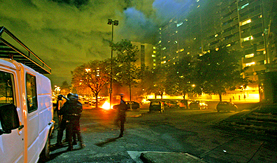 Policemen stand guard in Toulouse, France, watching fires set by rioters in November 2005. (Photo Getty Images/AFP/Georges Gobet)