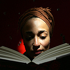 Zadie Smith. Photo AP Photo/Sergio Dionisio