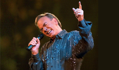 All that glitters: Neil Diamond performs in Denver in 1999. (AP Photo/Ed Andrieski)