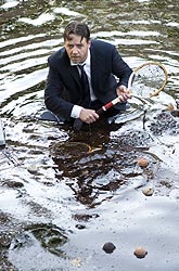 Max (Crowe) gets an impromptu tennis lesson. (20th Century Fox)


