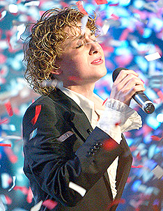 Singing through a confetti storm: Kalan Porter performs after winning the 2004 Canadian Idol competition. CP Photo/Frank Gunn.