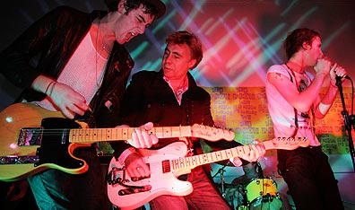 Glen Matlock (centre), the original bassist for the Sex Pistols, performs on stage with The Paddingtons. Photo Dave Etheridge-Barnes/Getty Images.